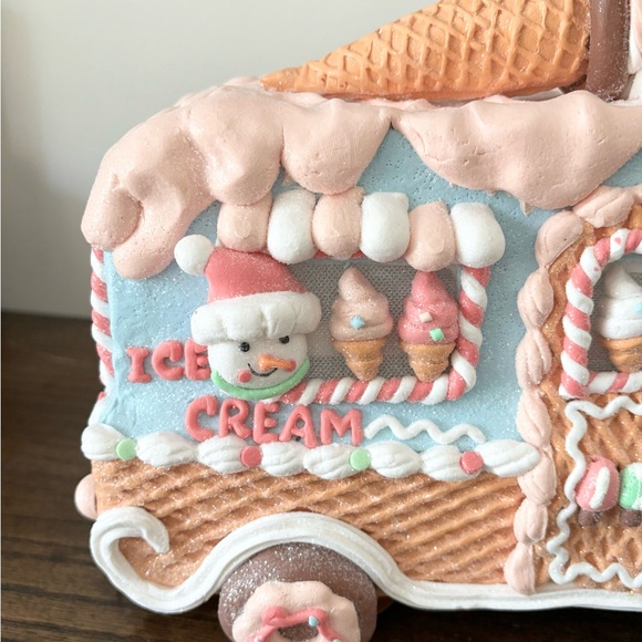 Pastel Santa Snowman LED Ice Cream Truck - Picture 9 of 10